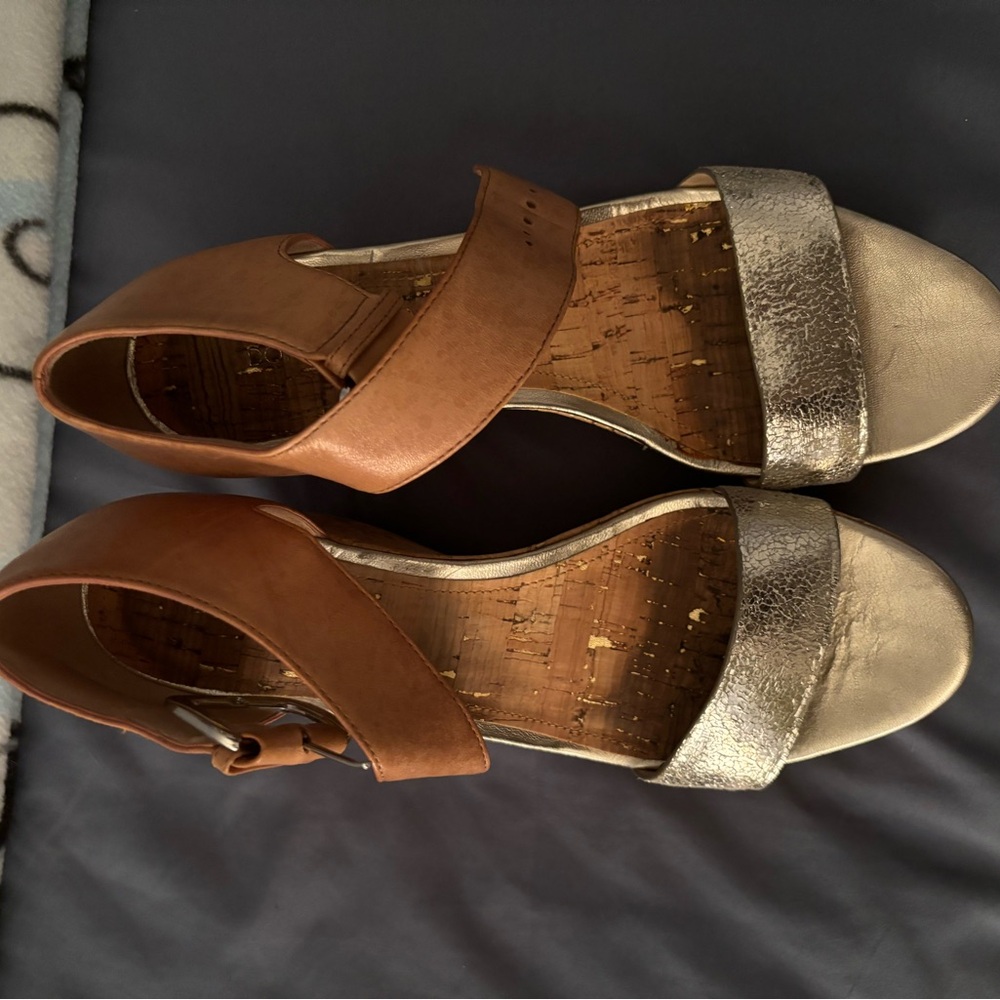 Donald Pliner wedges
